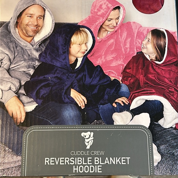 CUDDLE CREW Reversible Blanket Hoodies Burgundy One Size Fits Most NWT - Picture 3 of 12